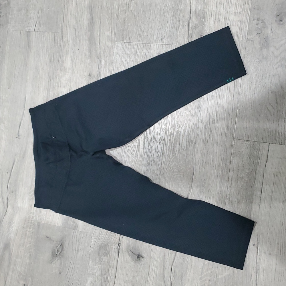 Nancy Rose Performance Black Capri Leggings Size 6